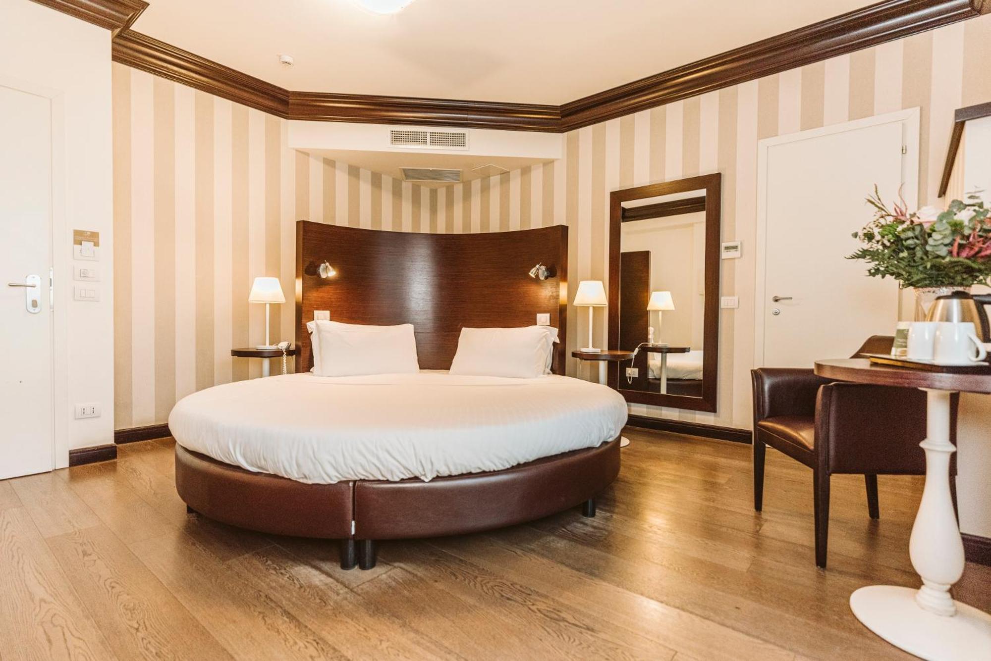Palazzo Bezzi Hotel رافيننا المظهر الخارجي الصورة